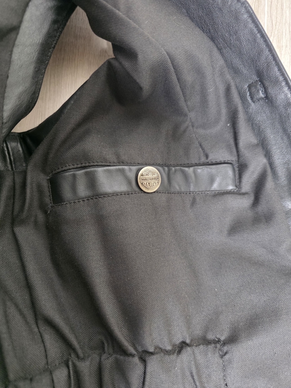 Vintage Harley-Davidson Black Leather Button-Front Vest - Picture 8 of 16